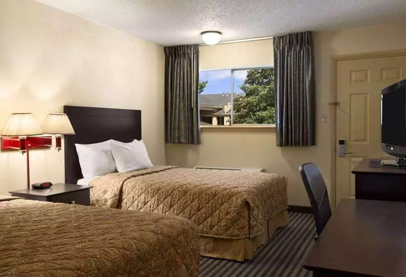 בית מלון כפרי Days Inn By Wyndham Lawton