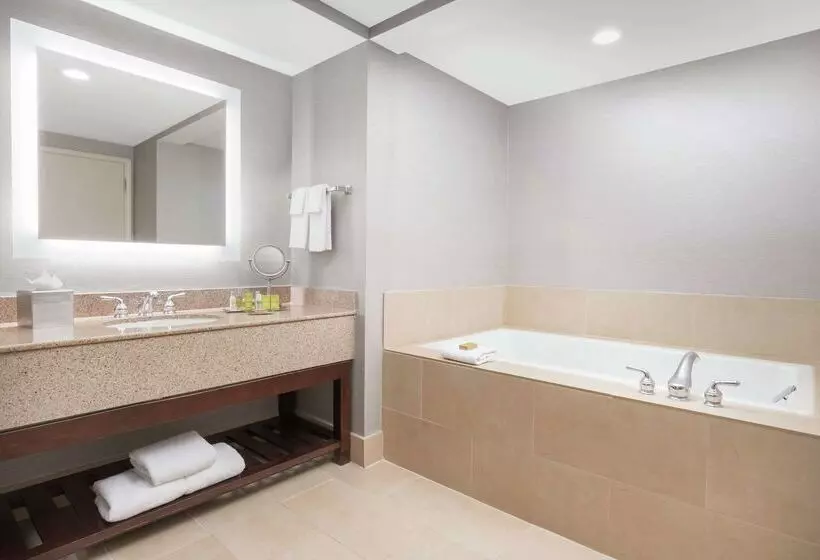 בית מלון כפרי Doubletree By Hilton Colorado Springs