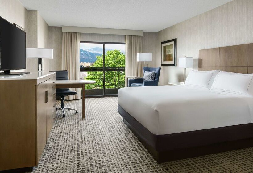 هتل Doubletree By Hilton Colorado Springs