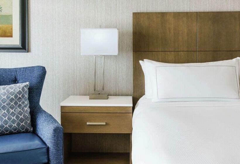 هتل Doubletree By Hilton Colorado Springs