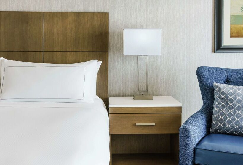 هتل Doubletree By Hilton Colorado Springs