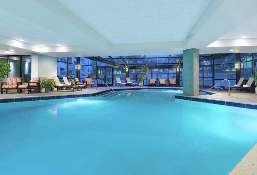 هتل Doubletree By Hilton Colorado Springs