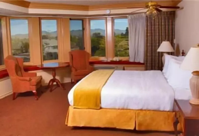 Отель Historic Santa Maria Inn