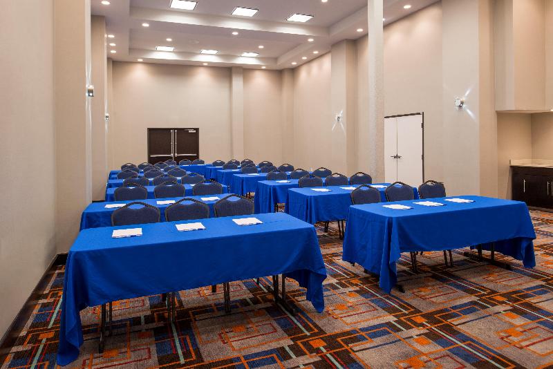 هتل Holiday Inn Express & Suites San Antonio Medical Center North, An Ihg