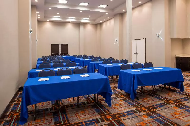 Otel Holiday Inn Express & Suites San Antonio Medical Center North, An Ihg