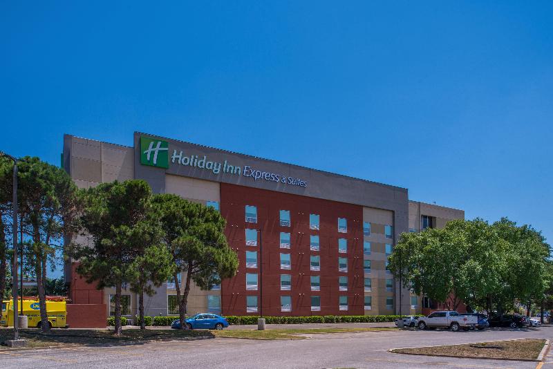 هتل Holiday Inn Express & Suites San Antonio Medical Center North, An Ihg