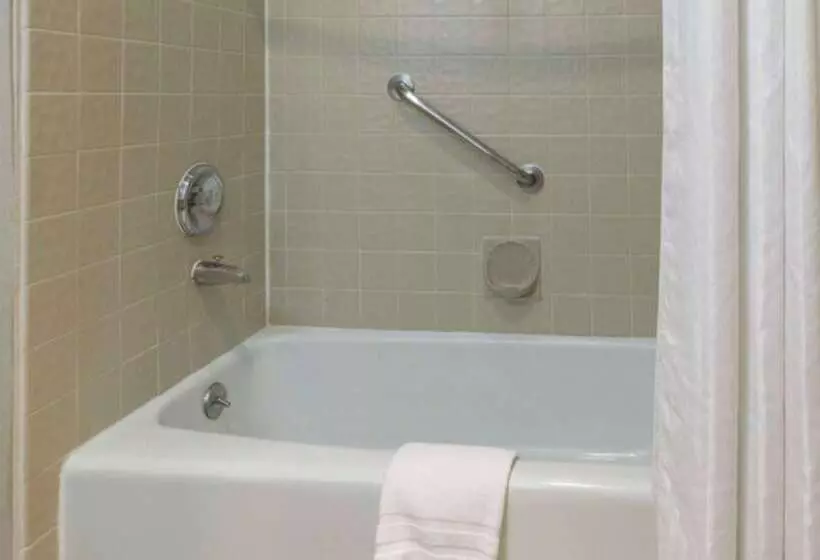 Maverick Hotel And Casino By Red Lion Hotels