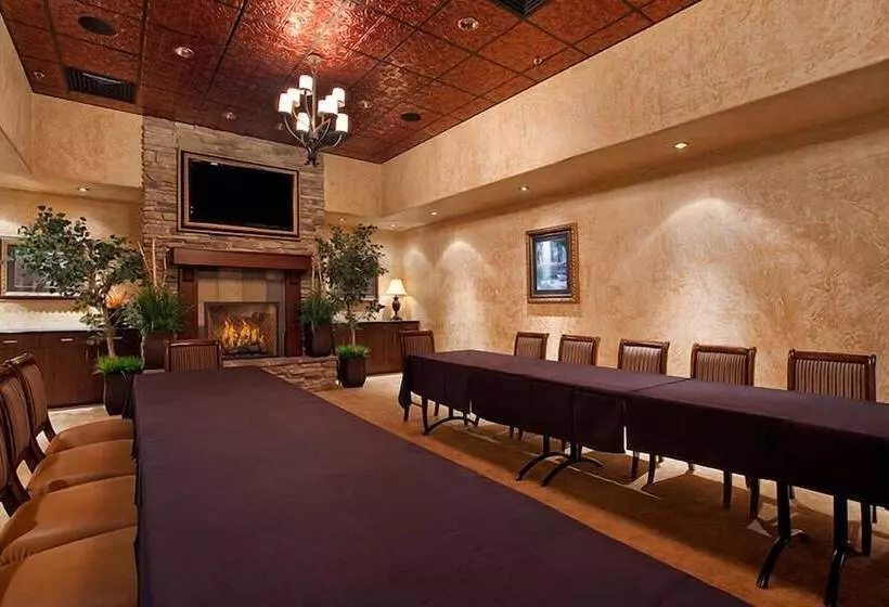 Maverick Hotel And Casino By Red Lion Hotels