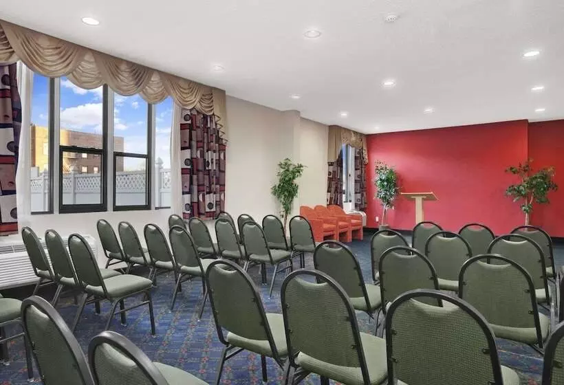 호텔 Ramada By Wyndham East Orange