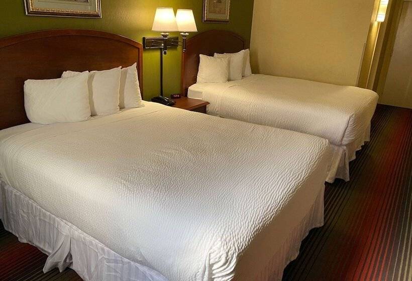 בית מלון כפרי Ramada By Wyndham Rochelle Park Near Paramus