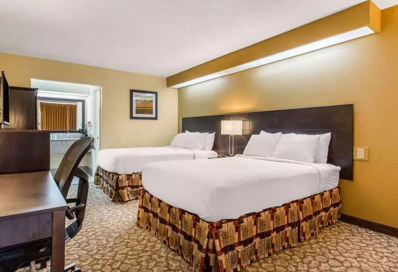 בית מלון כפרי Ramada By Wyndham Santee I 95