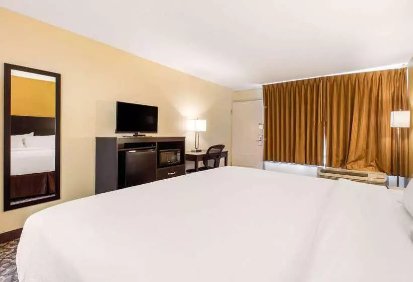 בית מלון כפרי Ramada By Wyndham Santee I 95