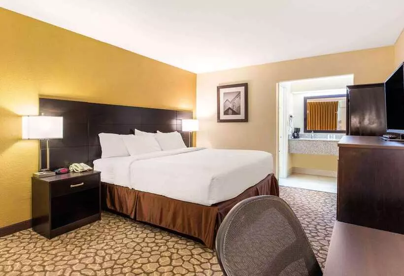 בית מלון כפרי Ramada By Wyndham Santee I 95