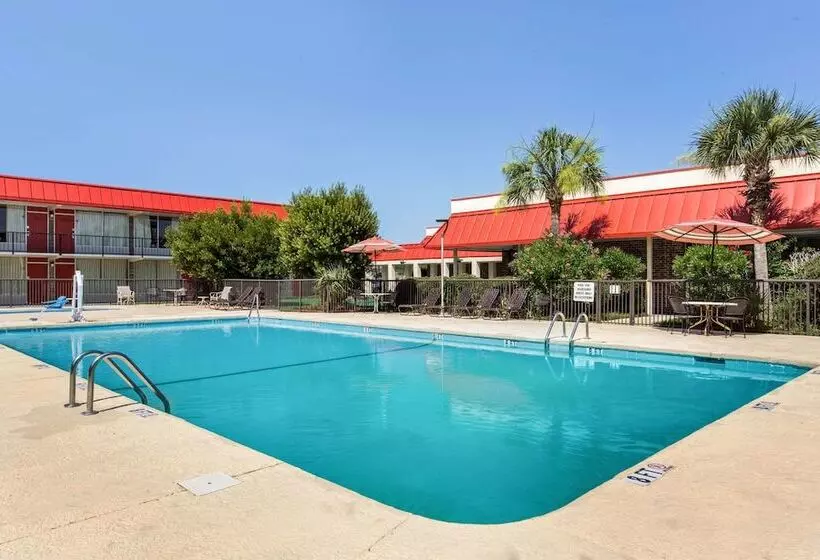 בית מלון כפרי Ramada By Wyndham Santee I 95