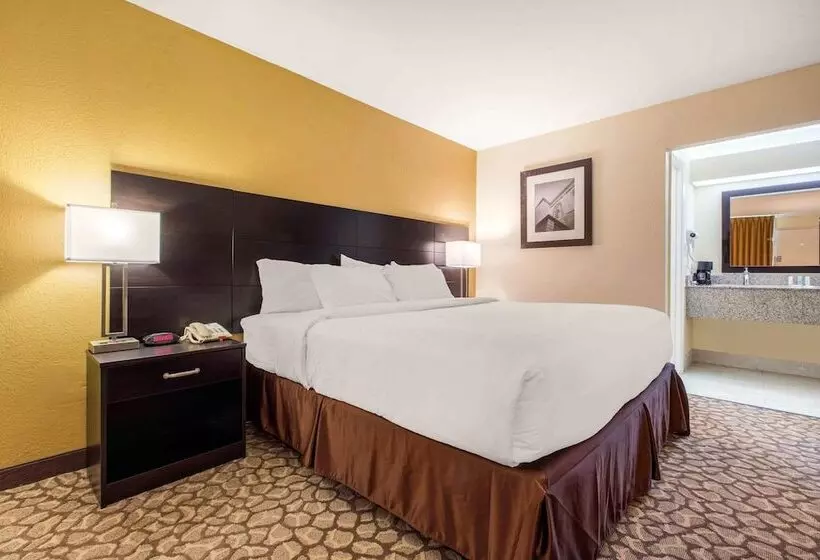 בית מלון כפרי Ramada By Wyndham Santee I 95