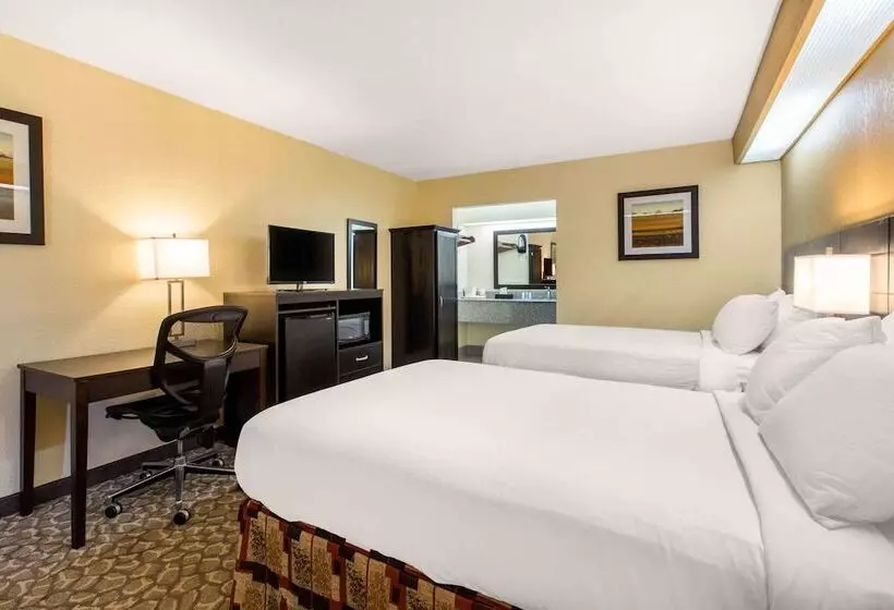 בית מלון כפרי Ramada By Wyndham Santee I 95