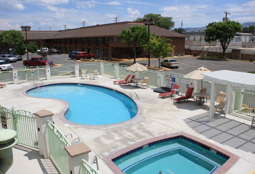 בית מלון כפרי Winnemucca Inn & Casino