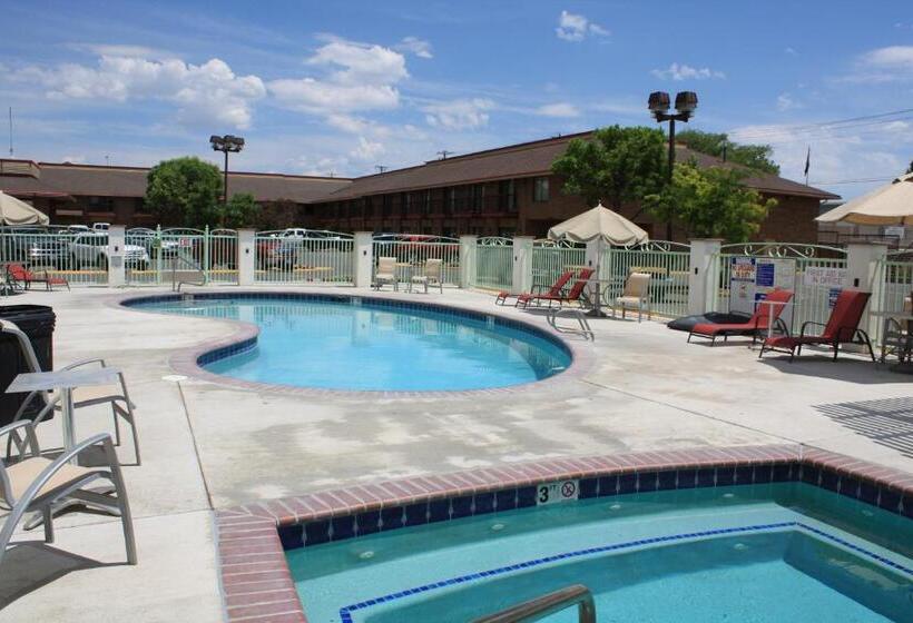 בית מלון כפרי Winnemucca Inn & Casino