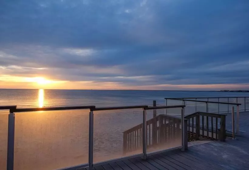 Sea Crest Beach Resort