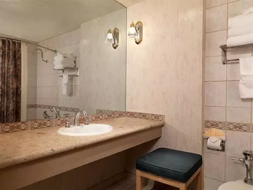 Riviera Hotel & Casino