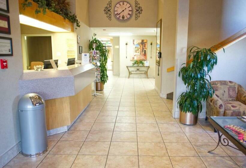 هتل Ambassador Inn St. George