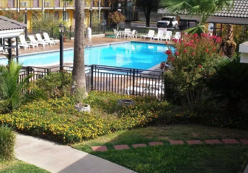 Hotel Americas Best Value Inn Laredo