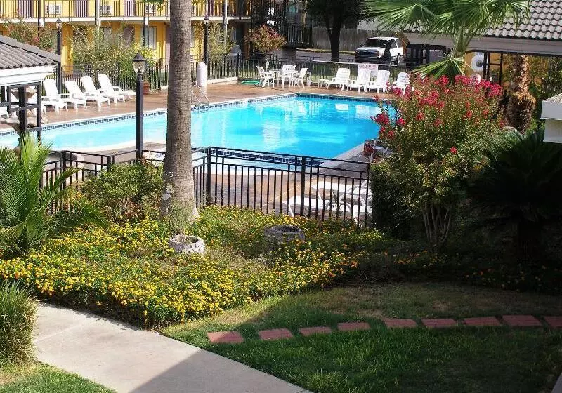 Hotel Americas Best Value Inn Laredo