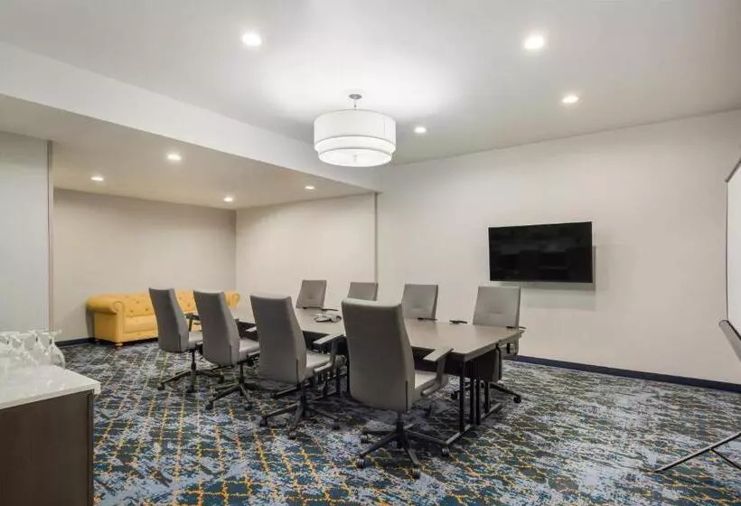 Отель Courtyard Rockaway Mount Arlington