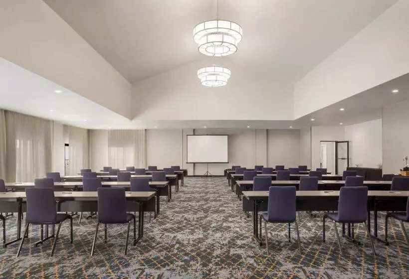 Отель Courtyard Rockaway Mount Arlington