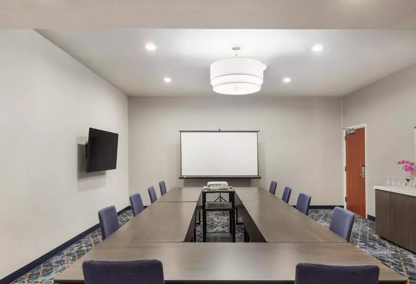 Отель Courtyard Rockaway Mount Arlington