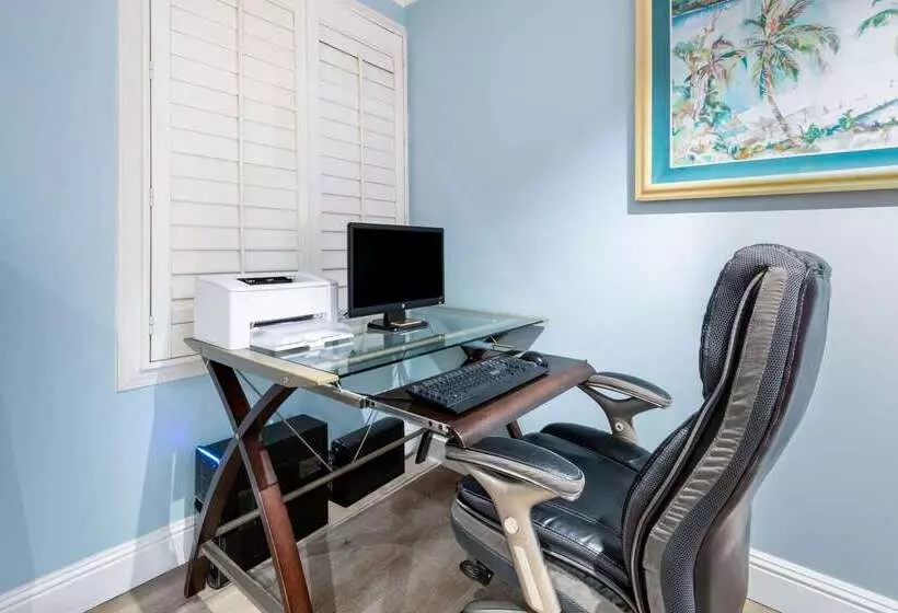 Hotel Days Inn By Wyndham Maui Oceanfront