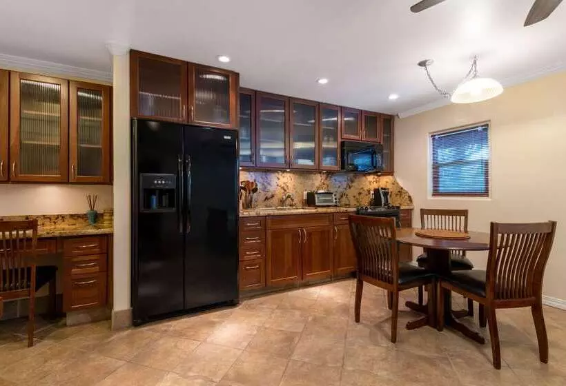 Hotel Days Inn By Wyndham Maui Oceanfront