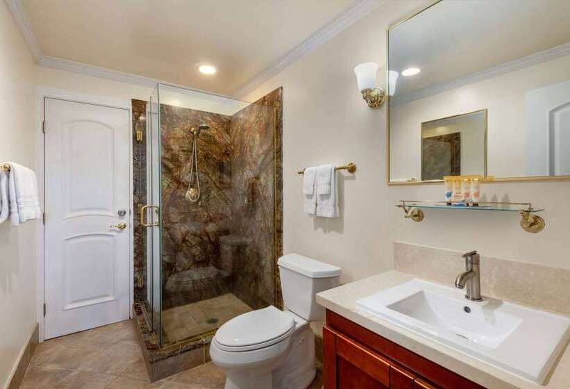 Hotelli Days Inn By Wyndham Maui Oceanfront