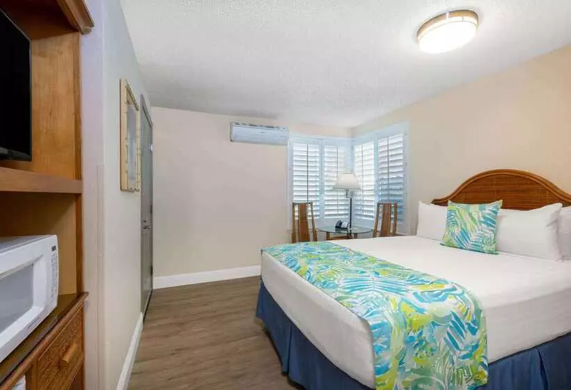 Hotel Days Inn By Wyndham Maui Oceanfront