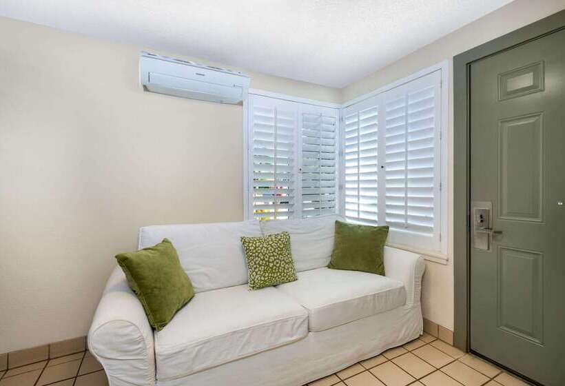 Hotelli Days Inn By Wyndham Maui Oceanfront