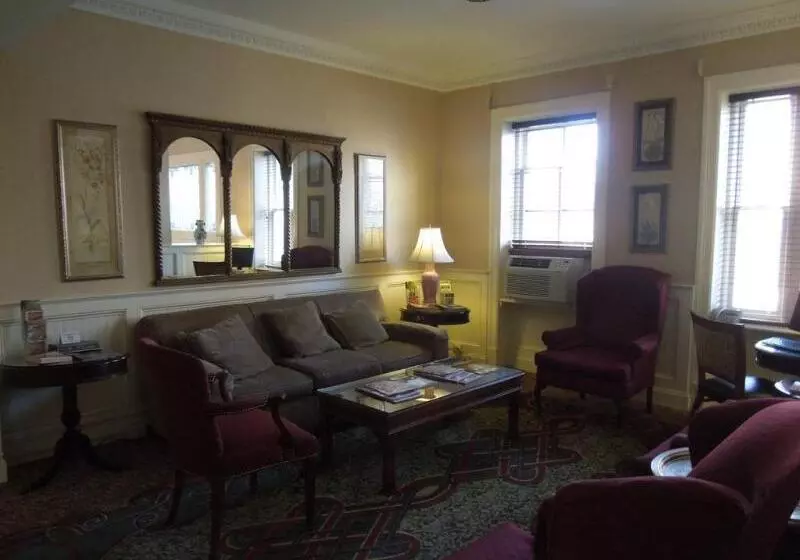 Hotelli Dupont Circle Embassy Inn By Found