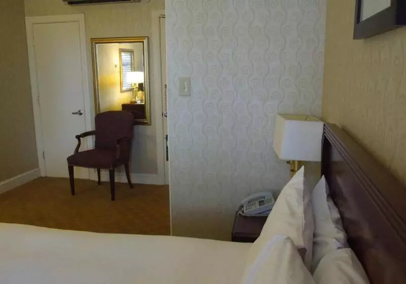 Hotelli Dupont Circle Embassy Inn By Found