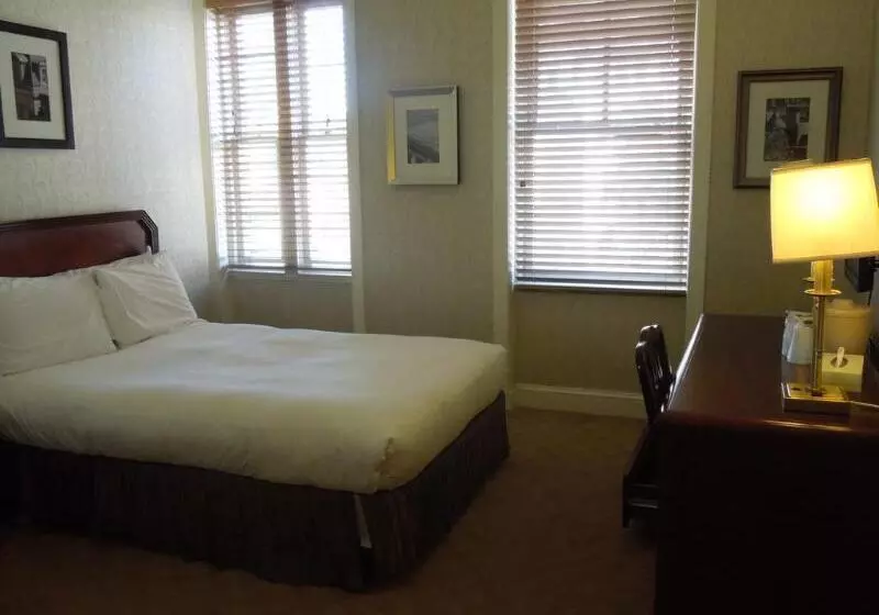 Hotelli Dupont Circle Embassy Inn By Found