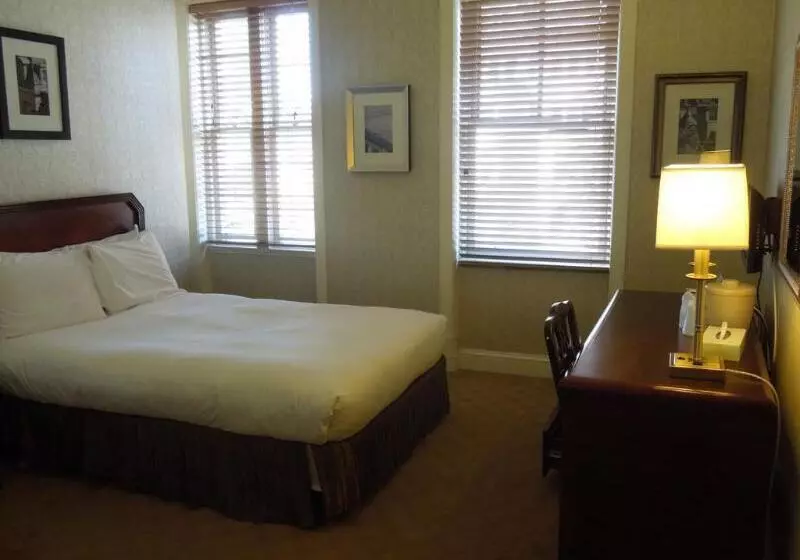 Hotelli Dupont Circle Embassy Inn By Found