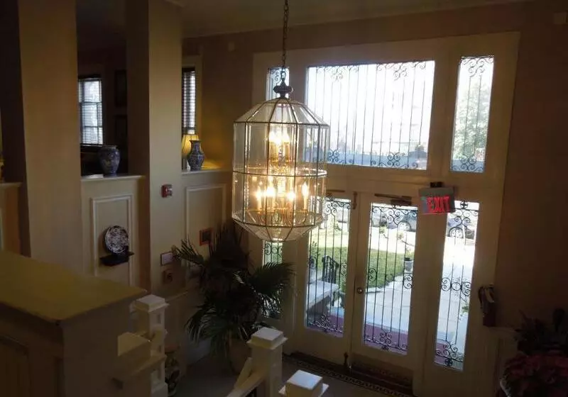 Hotelli Dupont Circle Embassy Inn By Found