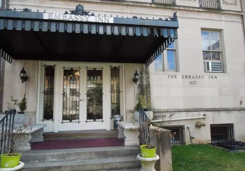 Hotelli Dupont Circle Embassy Inn By Found