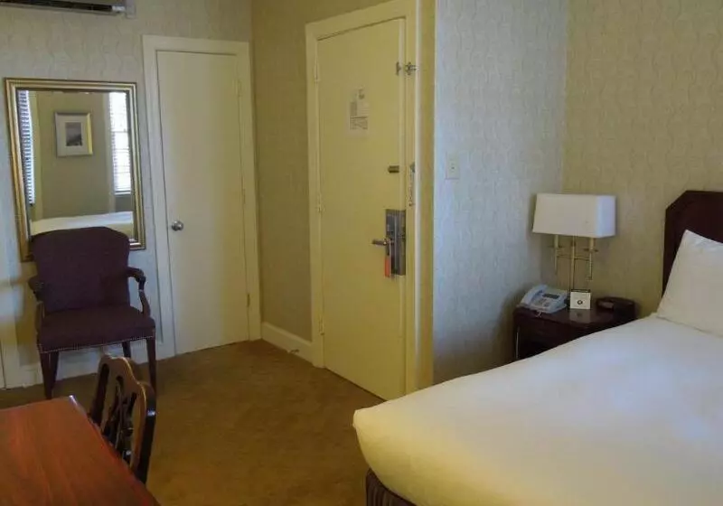 Hotelli Dupont Circle Embassy Inn By Found