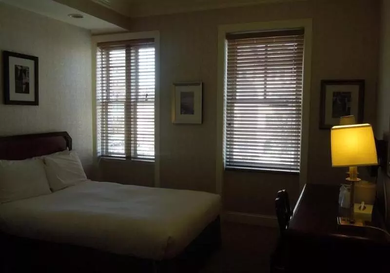 Hotelli Dupont Circle Embassy Inn By Found