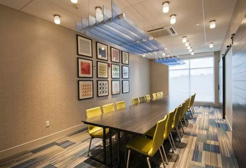 هتل Holiday Inn Express & Suites Johnstown, An Ihg