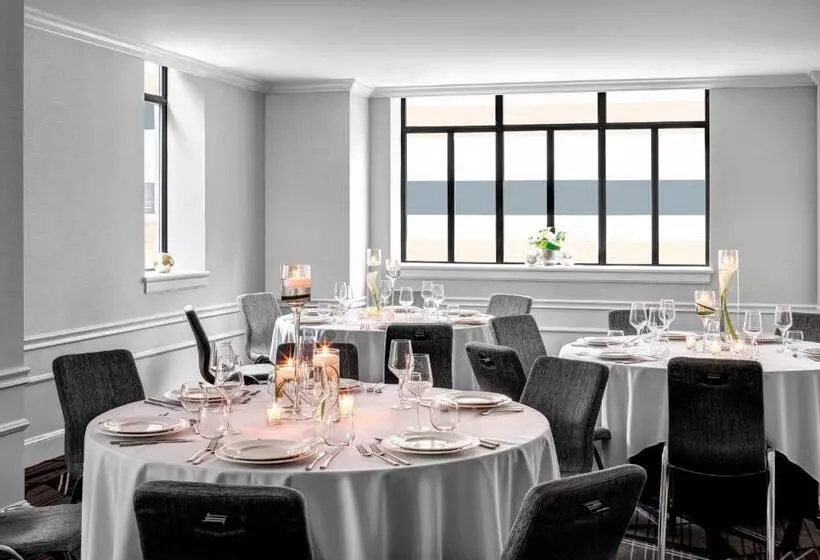 Отель Le Méridien Indianapolis