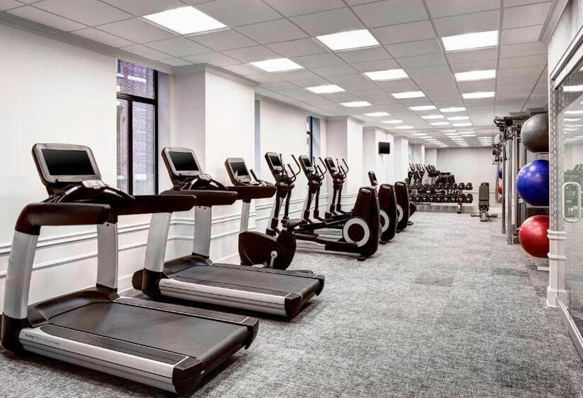 هتل Le Méridien Indianapolis