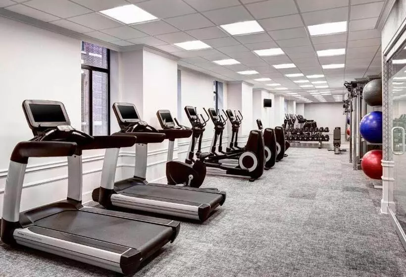 Отель Le Méridien Indianapolis