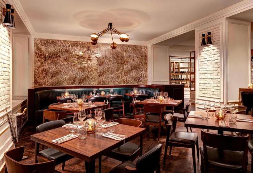 هتل Le Méridien Indianapolis