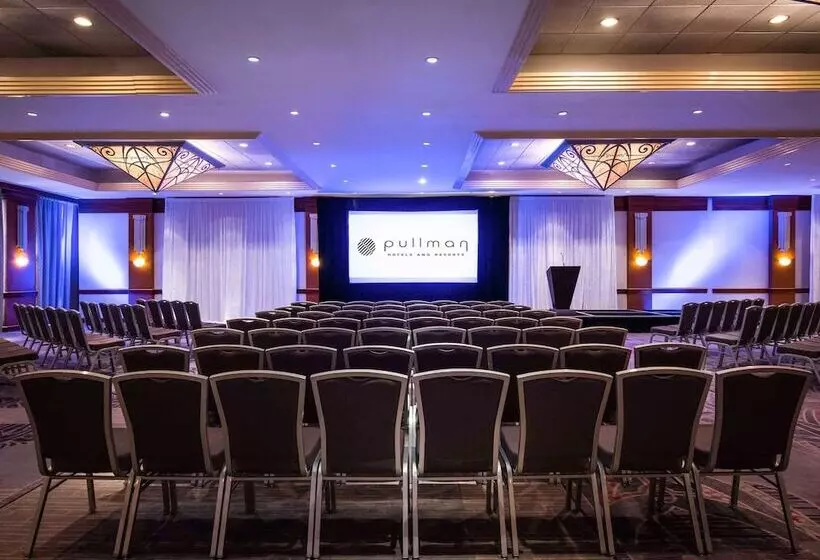 Отель Pullman Miami Airport