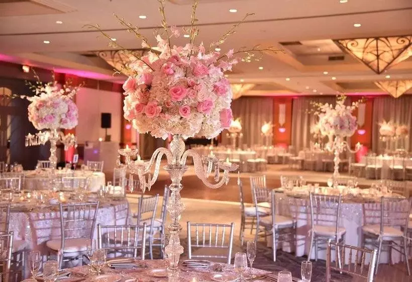 Отель Pullman Miami Airport